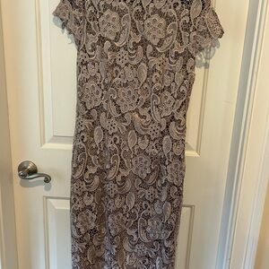 Stenay Lace Midi Dress in Taupe